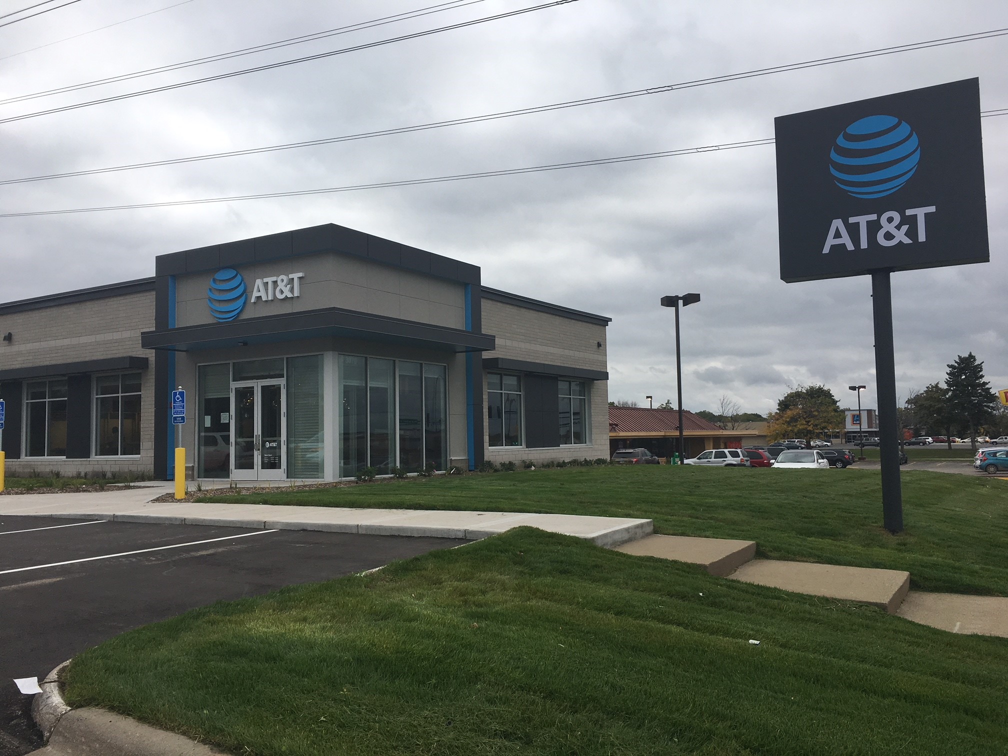 AT&T Store | 3070 White Bear Ave N, Maplewood, MN, 55109 | +1 (651) 777-0486
